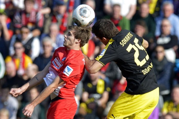  弗赖堡定位球配合炉火纯青，精准绝杀奥格斯堡取首胜  